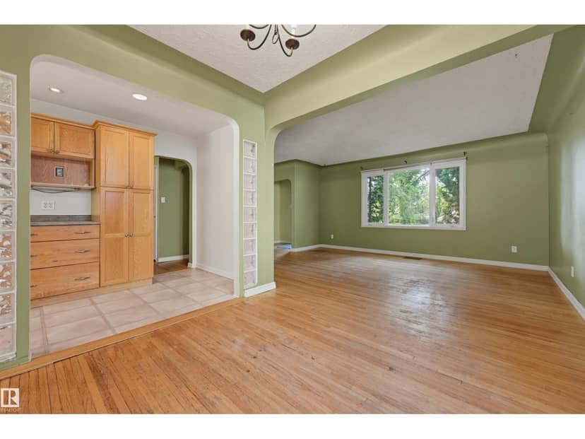 7754 80 AV NW — photo 10 of 40