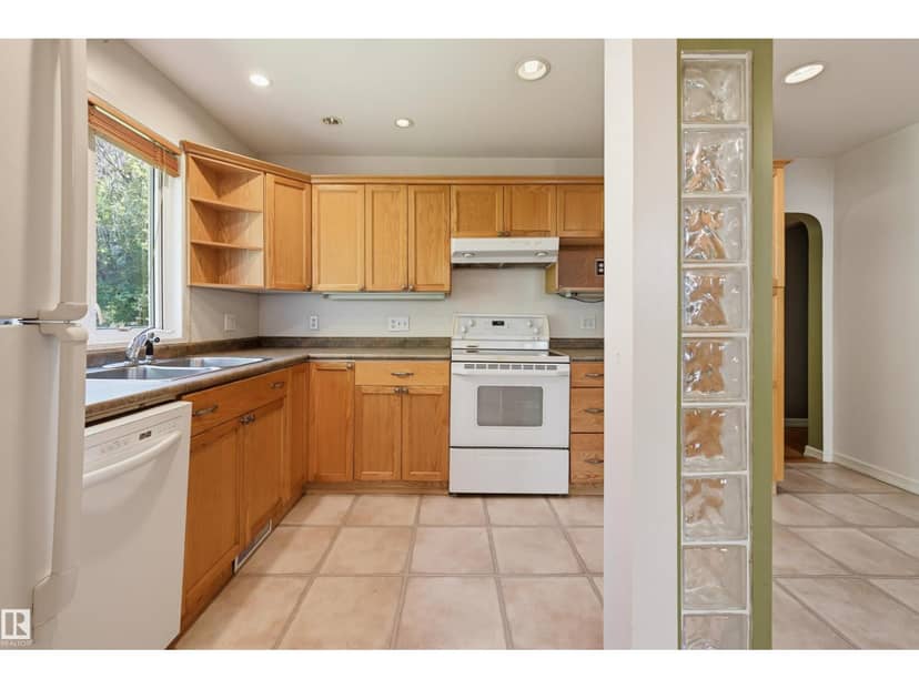 7754 80 AV NW — photo 13 of 40