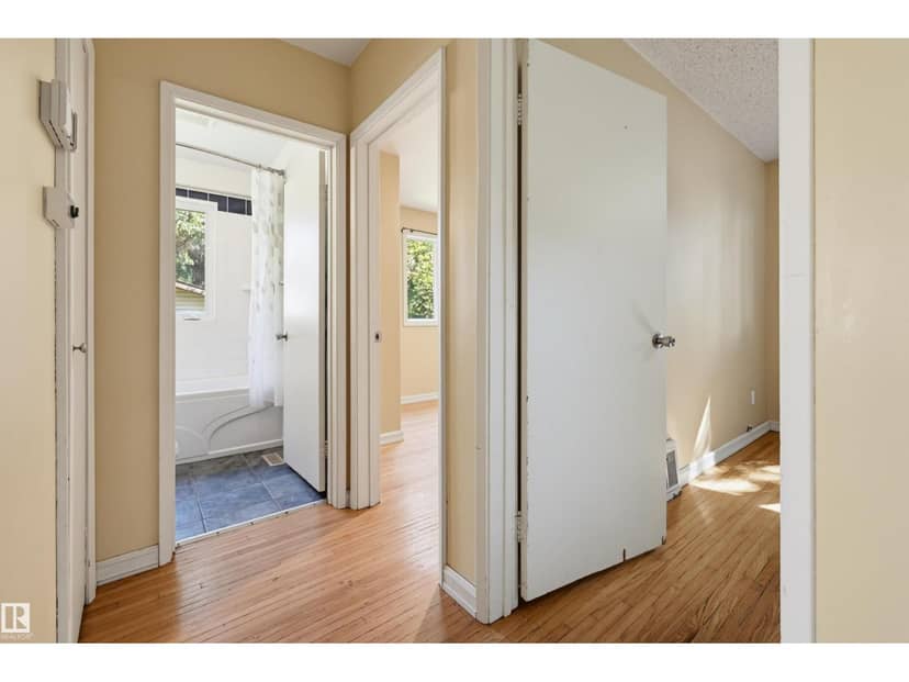 7754 80 AV NW — photo 15 of 40