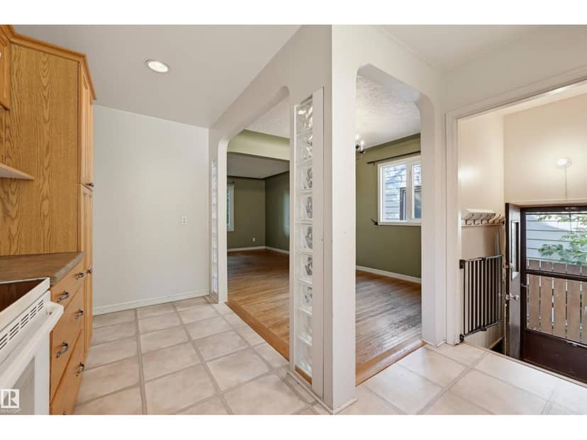 7754 80 AV NW — photo 14 of 40