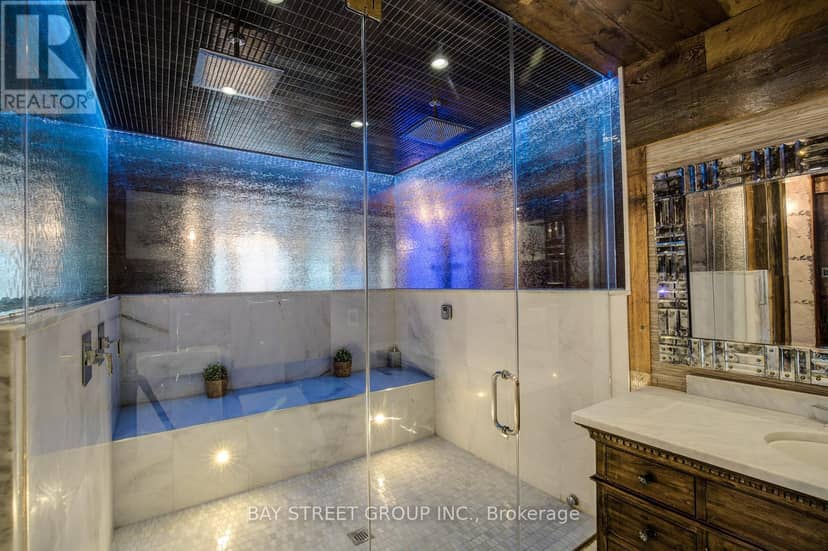 301 - 68 Yorkville Avenue — photo 13 of 26