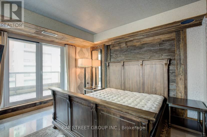301 - 68 Yorkville Avenue — photo 15 of 26