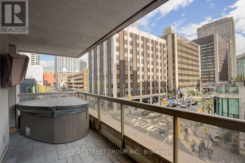 301 - 68 Yorkville Avenue — photo 17 of 26