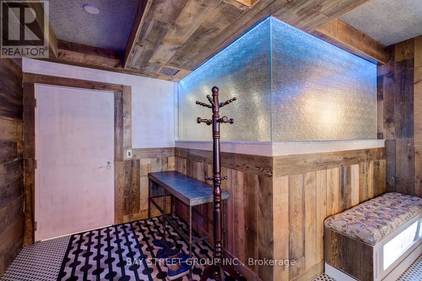 301 - 68 Yorkville Avenue — photo 18 of 26