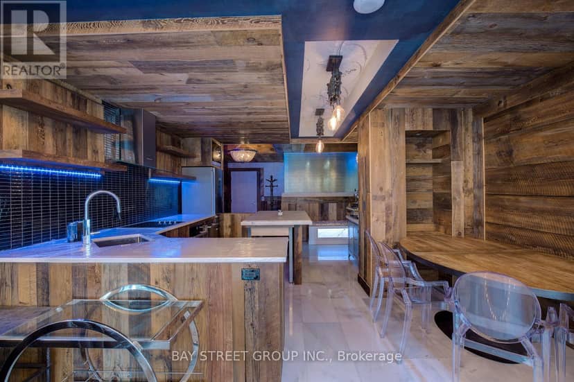 301 - 68 Yorkville Avenue — photo 2 of 26