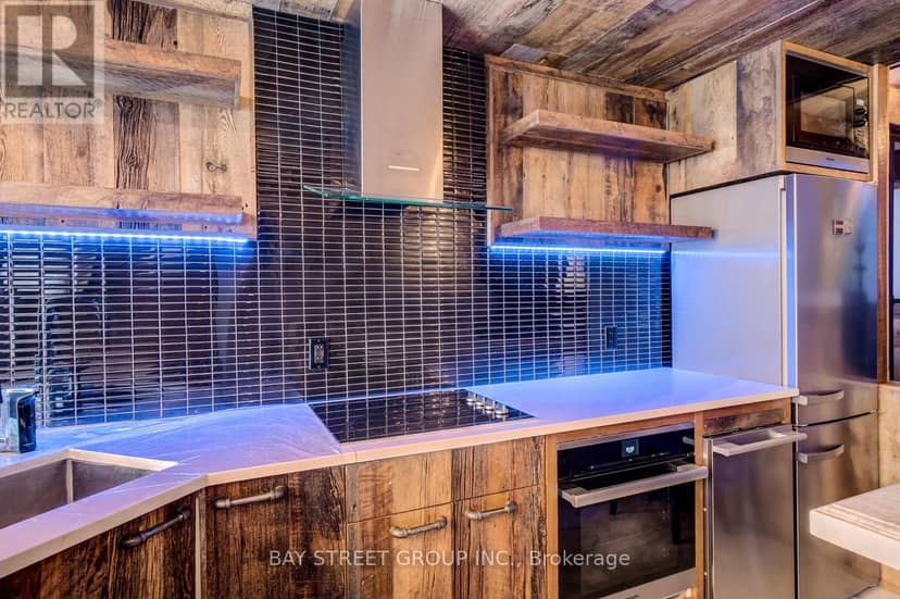 301 - 68 Yorkville Avenue — photo 20 of 26