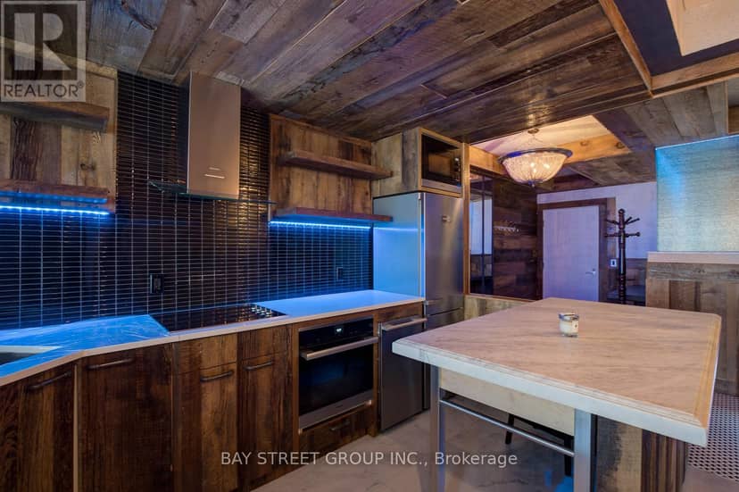 301 - 68 Yorkville Avenue — photo 4 of 26