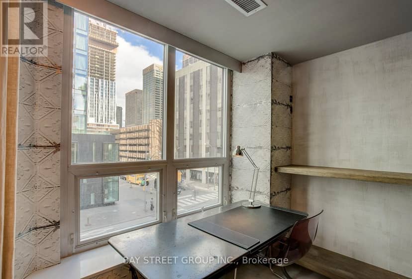 301 - 68 Yorkville Avenue — photo 9 of 26