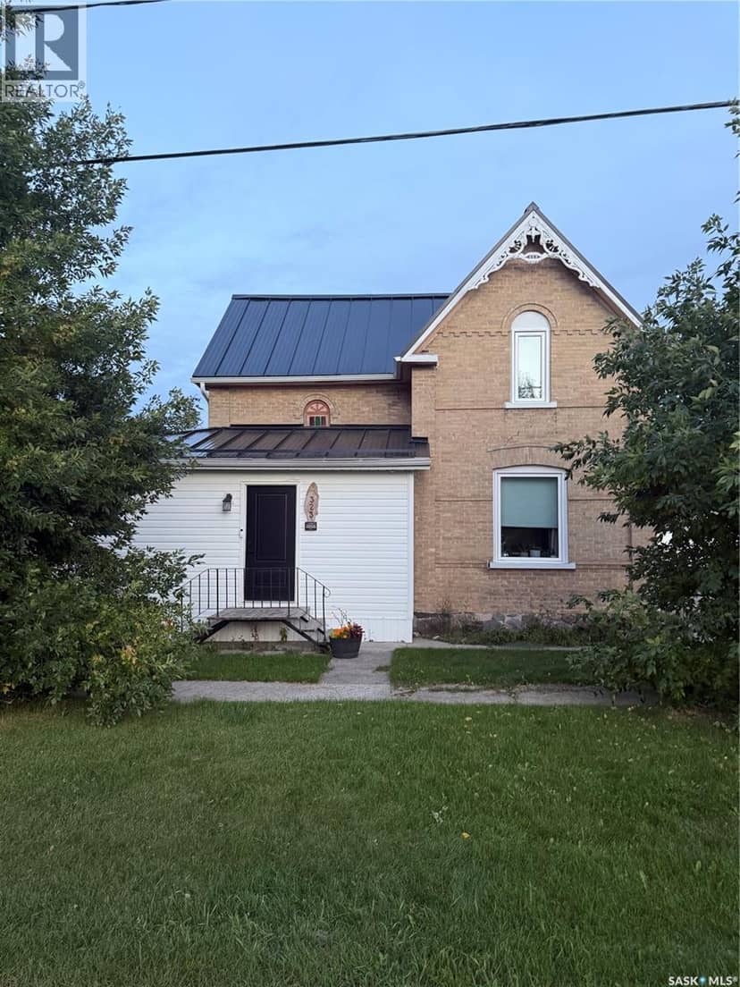 323 3rd AVENUE, Wapella