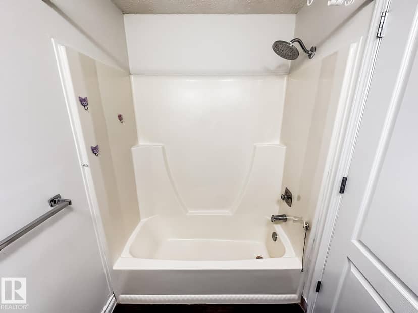 8504 173 ST NW — photo 33 of 40