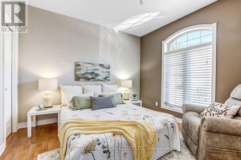 5 - 417 Hyde Park Road — photo 16 of 36