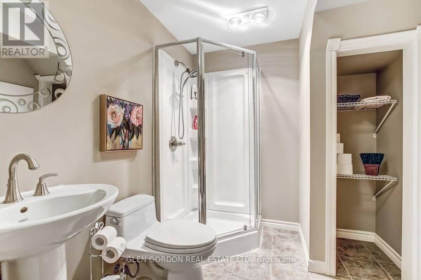 5 - 417 Hyde Park Road — photo 21 of 36