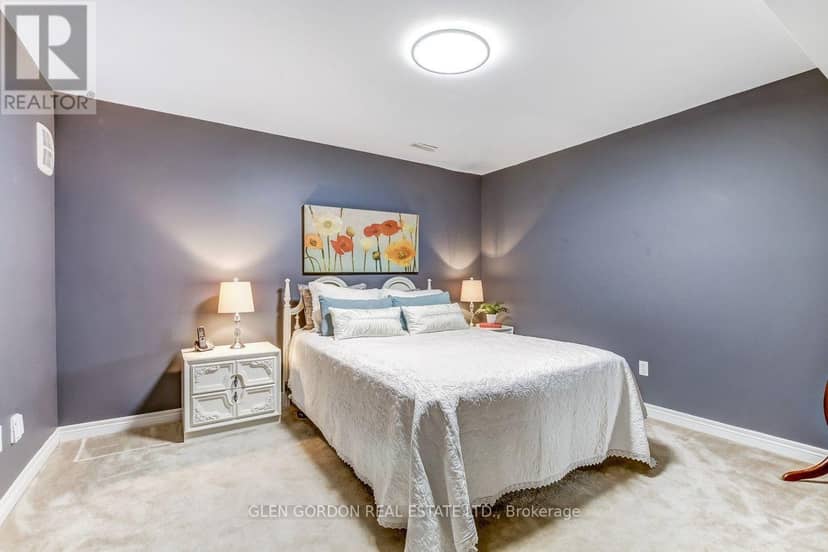 5 - 417 Hyde Park Road — photo 23 of 36