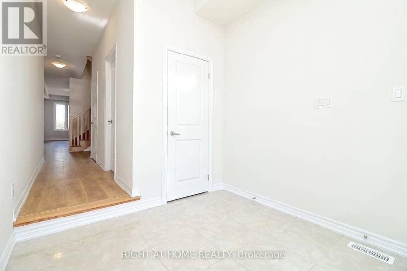 1052 Periwinkle Crescent — photo 5 of 28