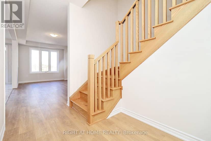 1052 Periwinkle Crescent — photo 7 of 28