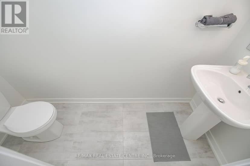 4 - 3556 Colonial Drive — photo 18 of 40