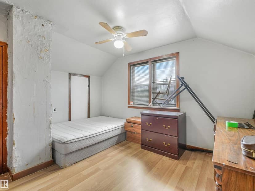11233 103 ST NW — photo 30 of 40