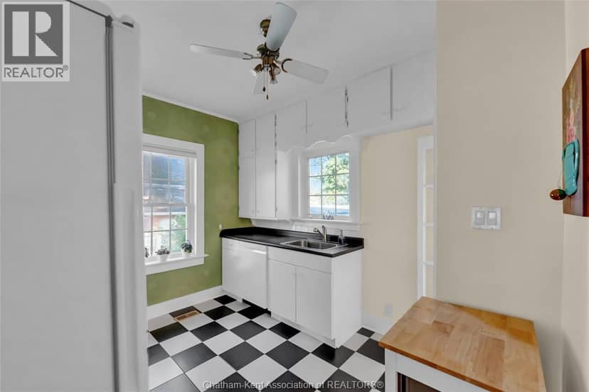 203 Talbot STREET East — photo 16 of 40