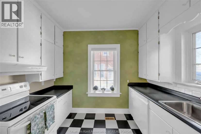 203 Talbot STREET East — photo 17 of 40