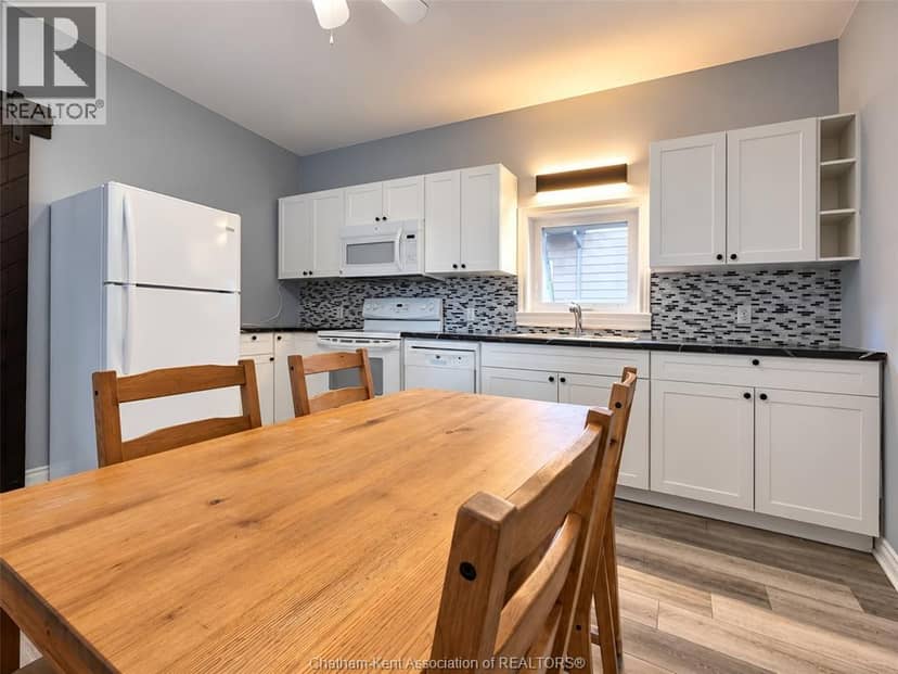 208 Lacroix STREET — photo 15 of 33