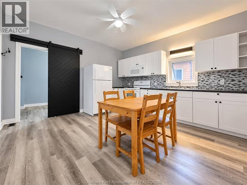 208 Lacroix STREET — photo 16 of 33