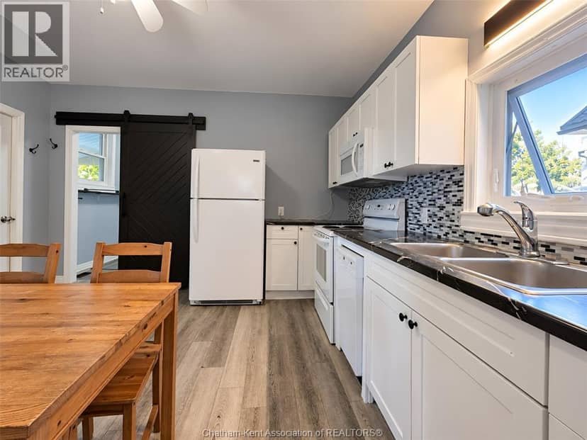 208 Lacroix STREET — photo 17 of 33
