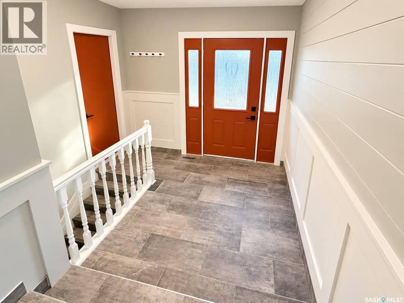 5810 Sherwood DRIVE — photo 4 of 40