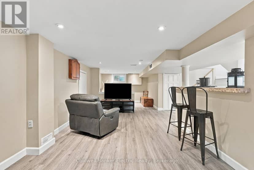 13 Coverdale Avenue — photo 32 of 40