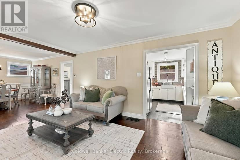 13 Coverdale Avenue — photo 9 of 40