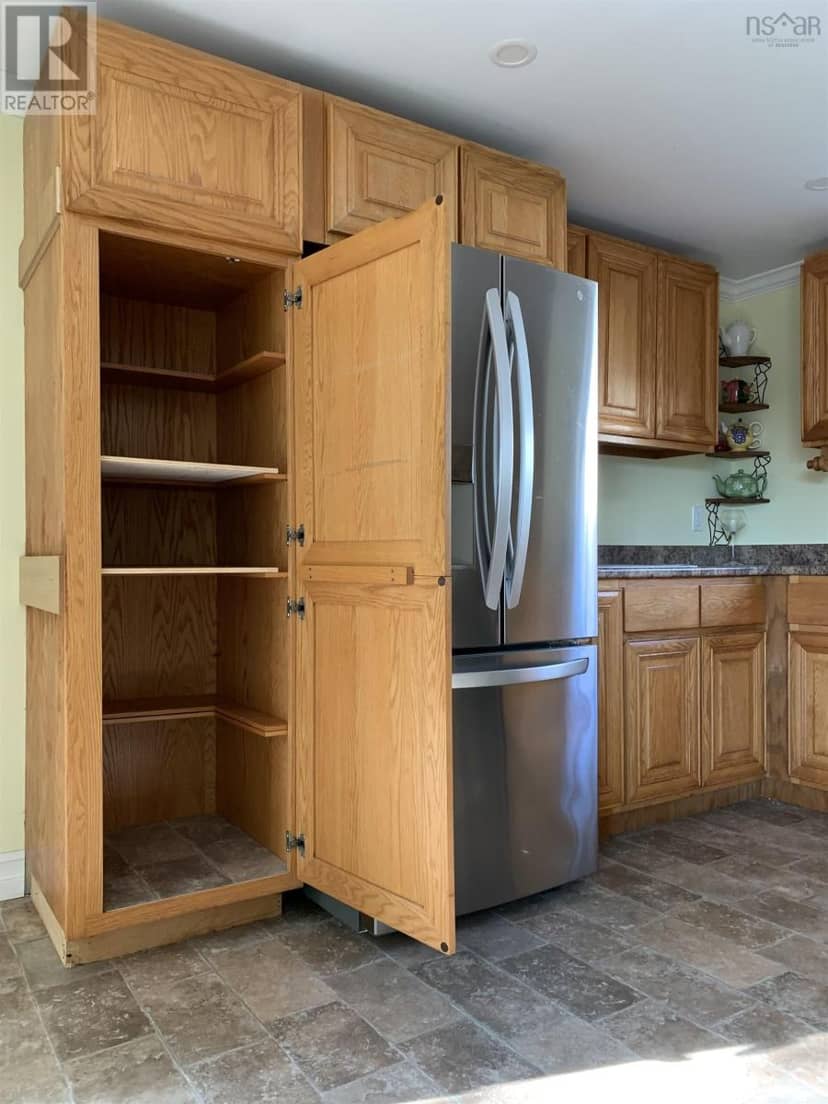 189 Hilltop Drive — photo 8 of 24