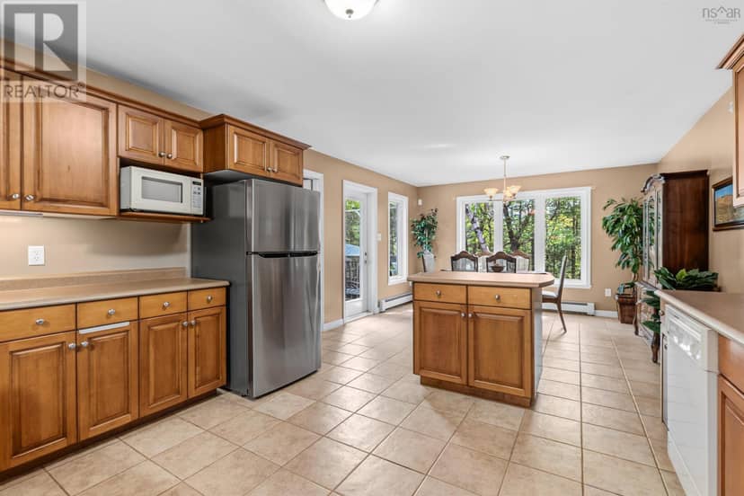 15 Burlington Lane — photo 11 of 40