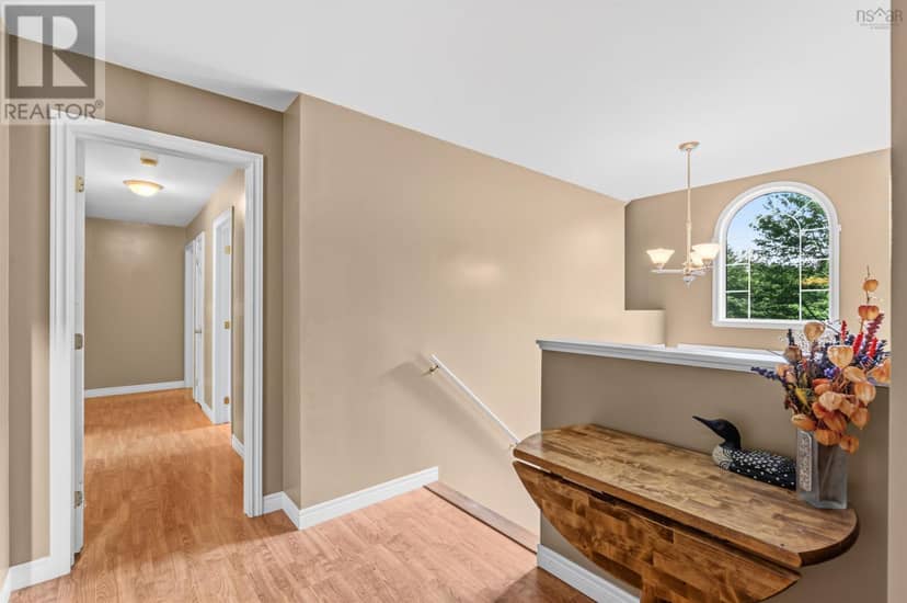 15 Burlington Lane — photo 9 of 40