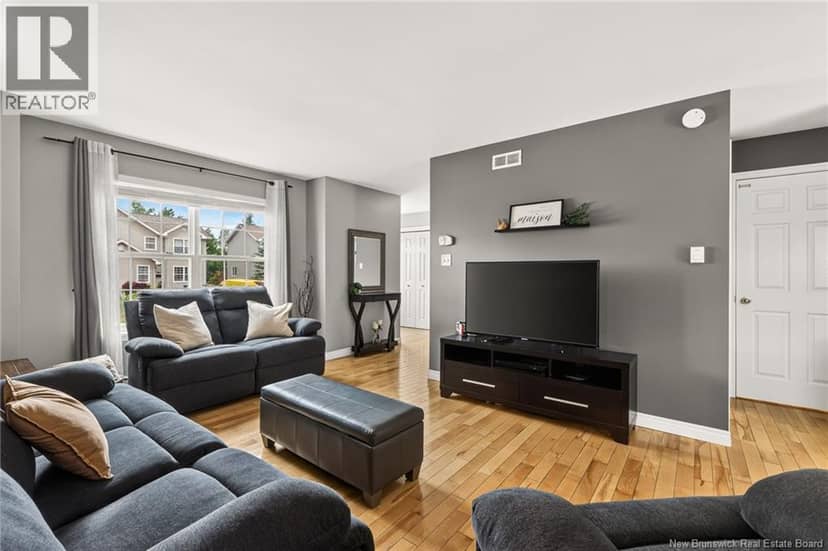 101 Merlot Crescent — photo 11 of 40