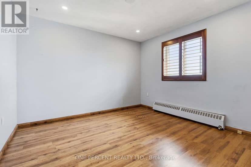 1005 - 15 Elizabeth Street N — photo 23 of 35