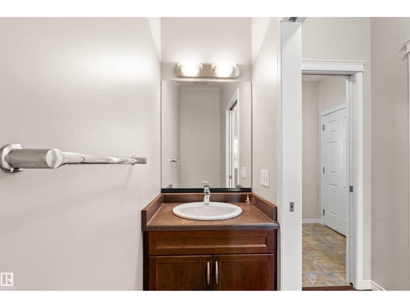 6023 208 ST NW — photo 12 of 39