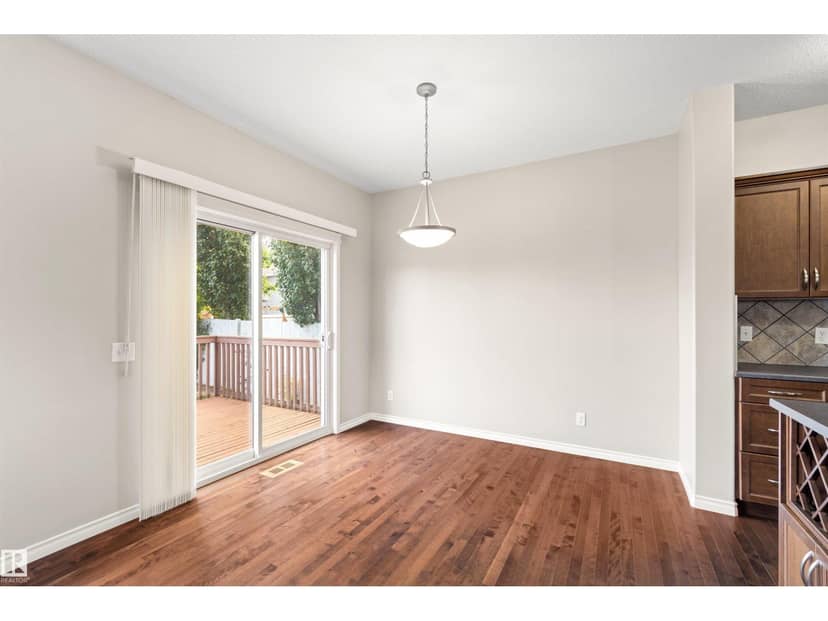 6023 208 ST NW — photo 9 of 39