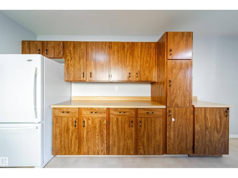 3908 41 AV NW — photo 12 of 40