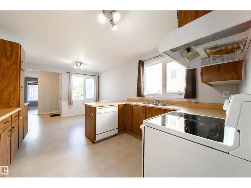 3908 41 AV NW — photo 13 of 40