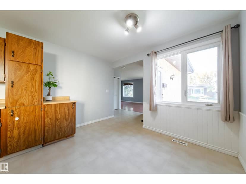 3908 41 AV NW — photo 14 of 40