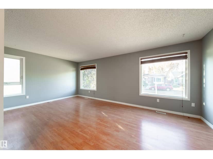 3908 41 AV NW — photo 16 of 40