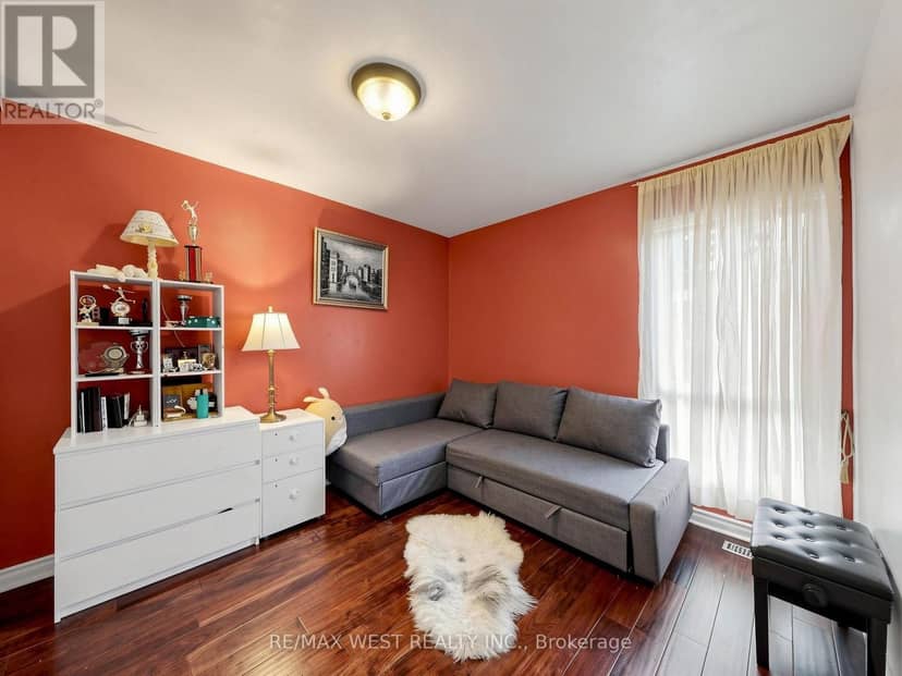 44 - 121 Poplar Crescent — photo 40 of 40