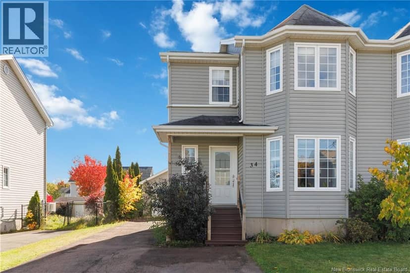 34 Christopher Crescent — photo 1 of 21