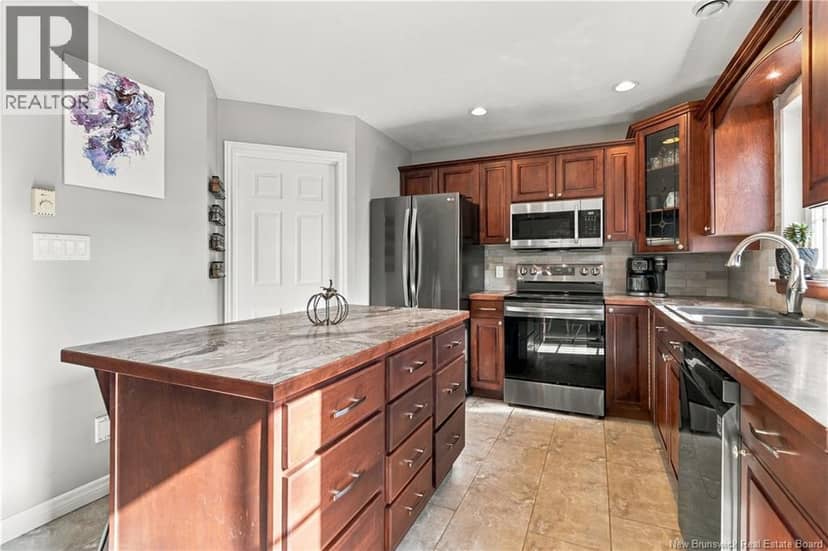 34 Christopher Crescent — photo 4 of 21