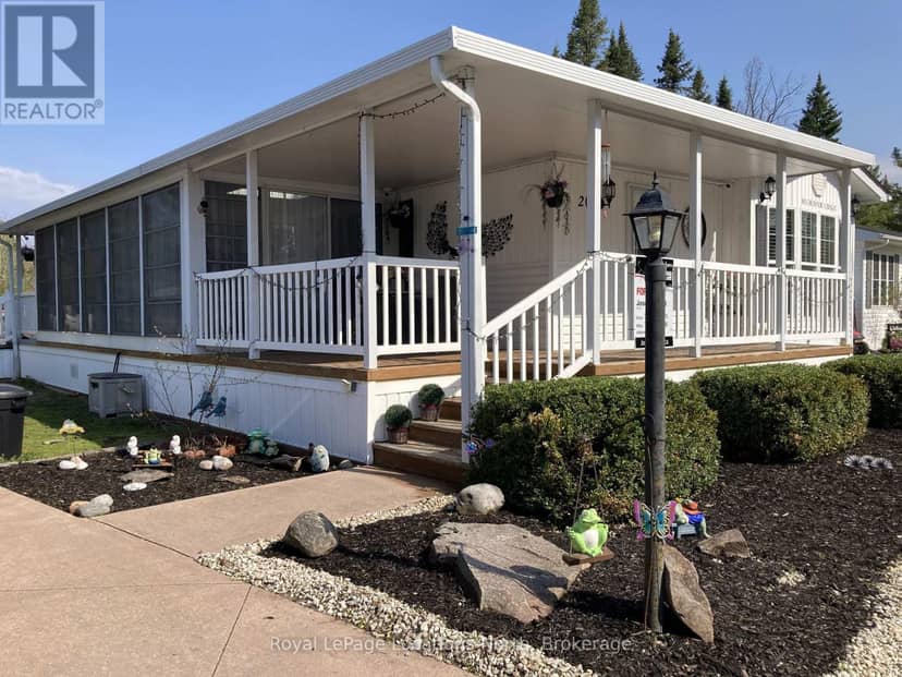 20 Topaz Street W — photo 1 of 40