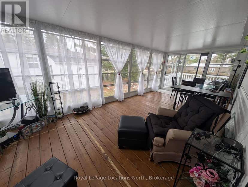 20 Topaz Street W — photo 6 of 40