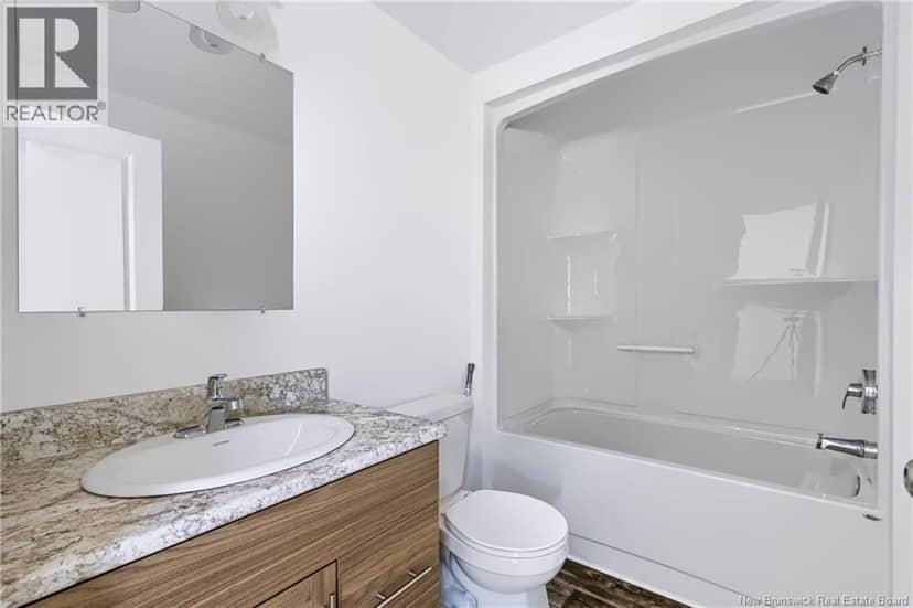 47 Oak Ridge Crescent — photo 11 of 32