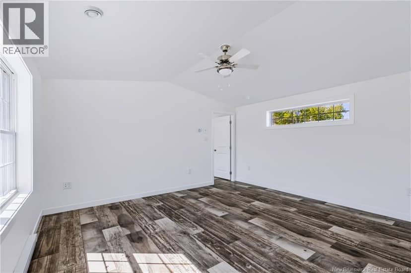 47 Oak Ridge Crescent — photo 18 of 32