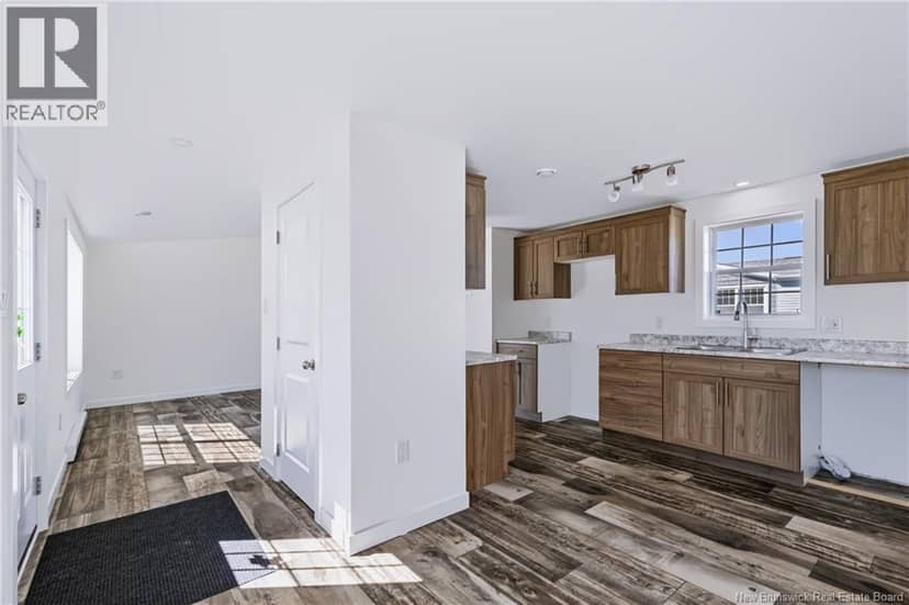 47 Oak Ridge Crescent — photo 8 of 32