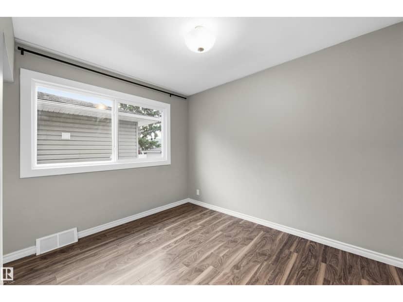 7715 76 AV NW — photo 14 of 40