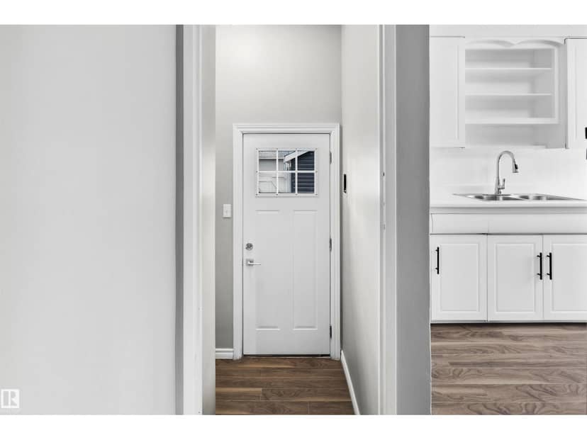 7715 76 AV NW — photo 15 of 40